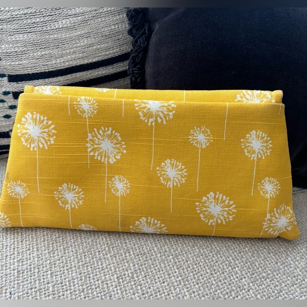Cottagecore Yellow Dandelion Clutch - Picture 4 of 7